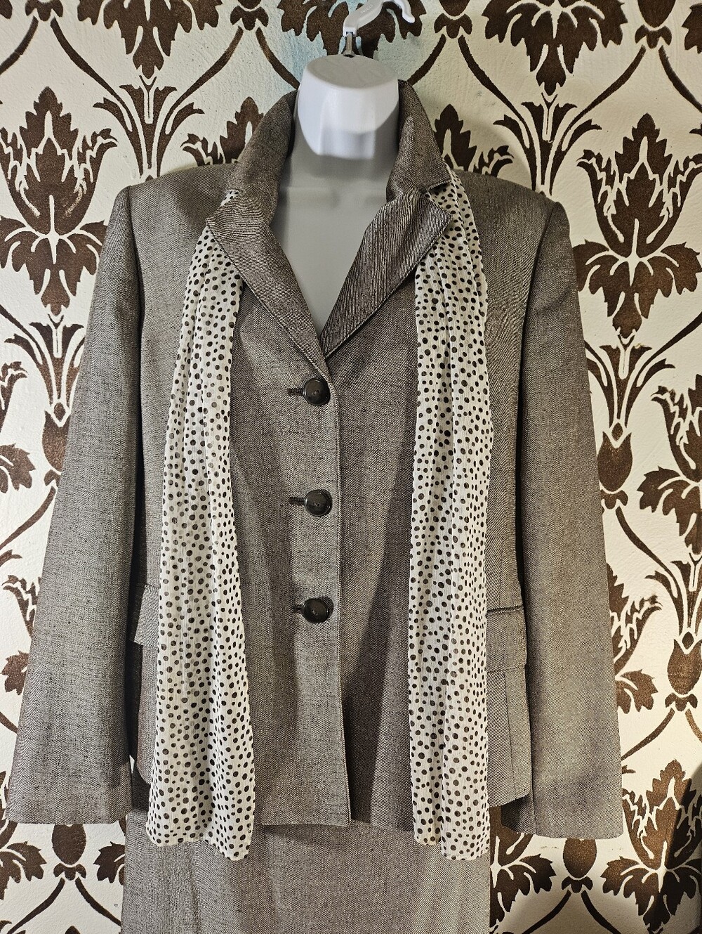 Le Suit 2pc. Skirt Suit Set Women's Size 12 Taupe/Brown-Pleated Skirt Hem EUC!